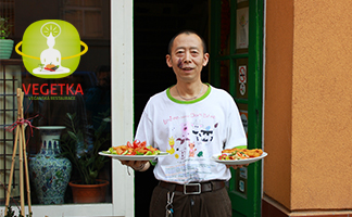 Těší se na Vás majitel, pan Jian Guo Chen VEGETKA - Jian Guo Chen